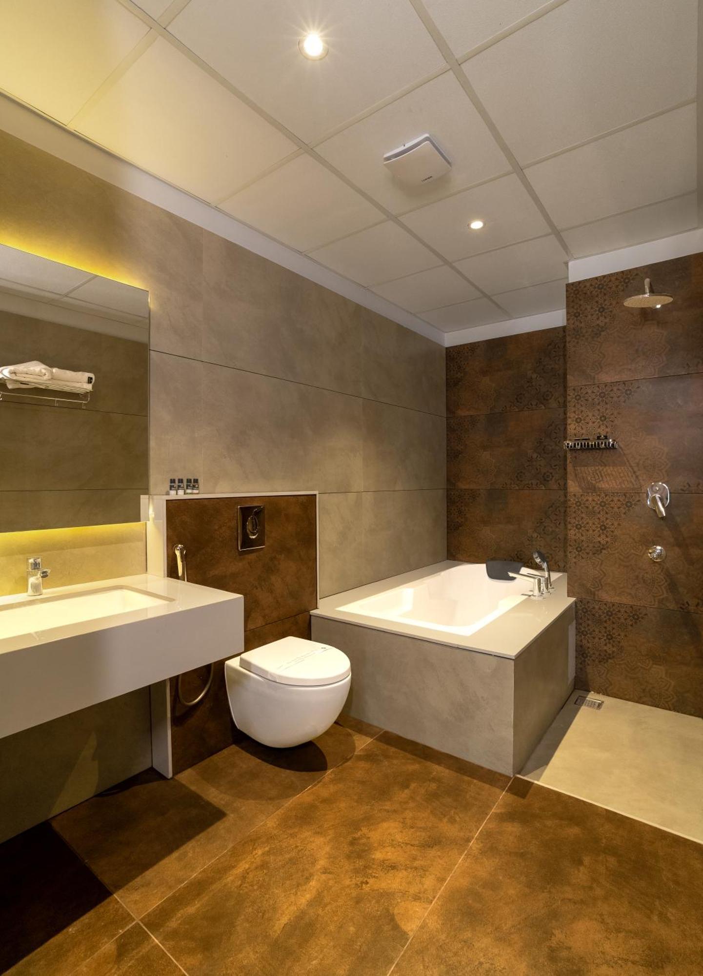 Palcastle Regency Hotel ปาลักกัด ภายนอก รูปภาพ